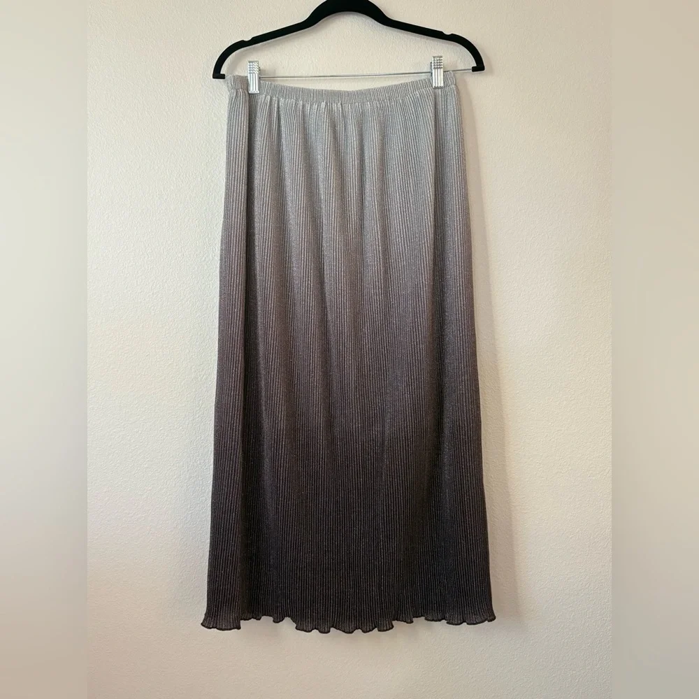 Petal & Pup Gray Ombre Pleated Midi Skirt - Picture 3 of 5